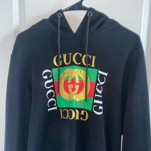 Mens Gucci sweater fits like small medium, I’ve hardly worn it.